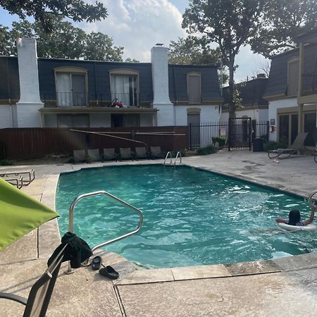 Huge One Bedroom With 2 Queen Size Beds Houston Extérieur photo