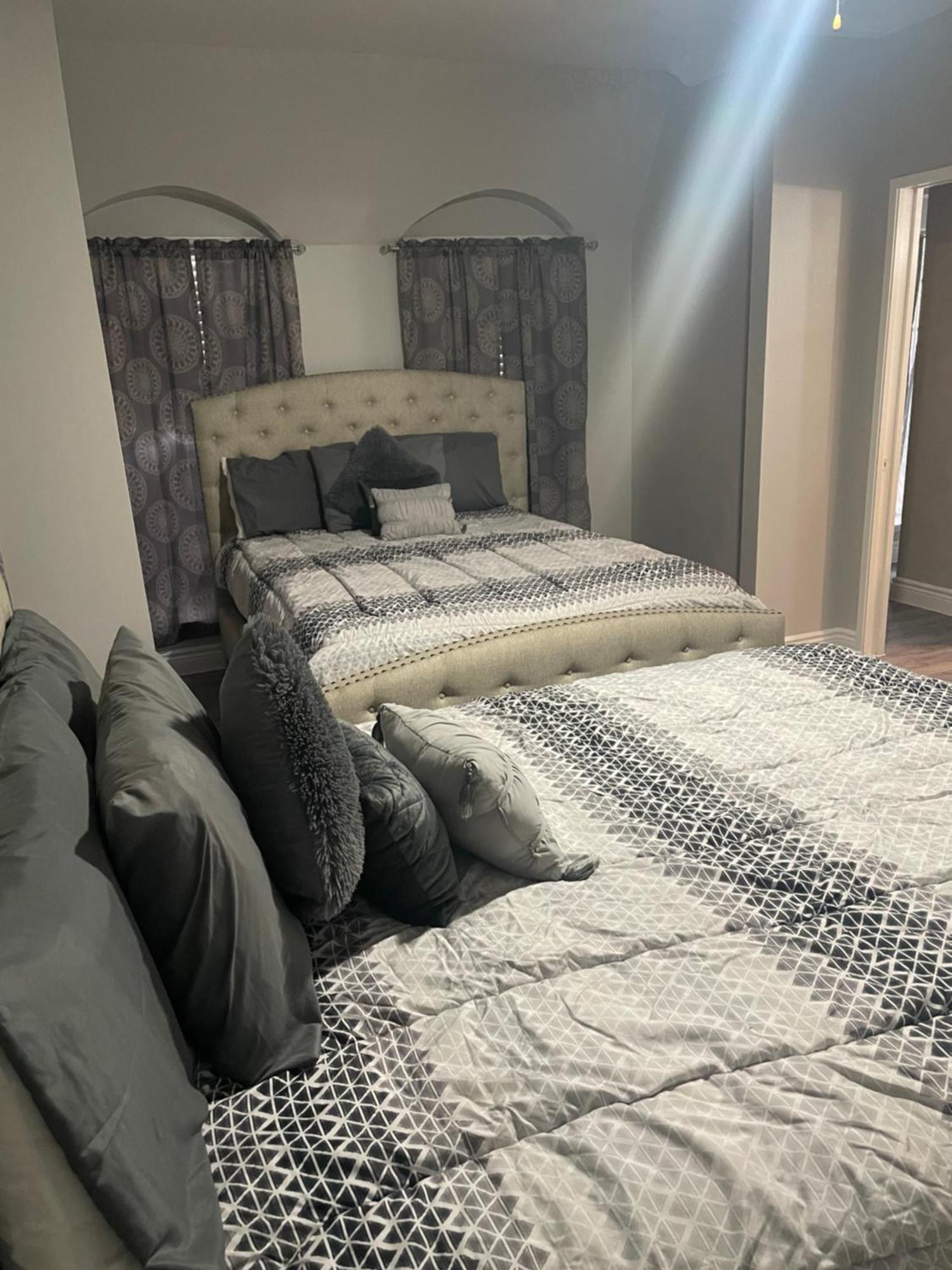 Huge One Bedroom With 2 Queen Size Beds Houston Extérieur photo
