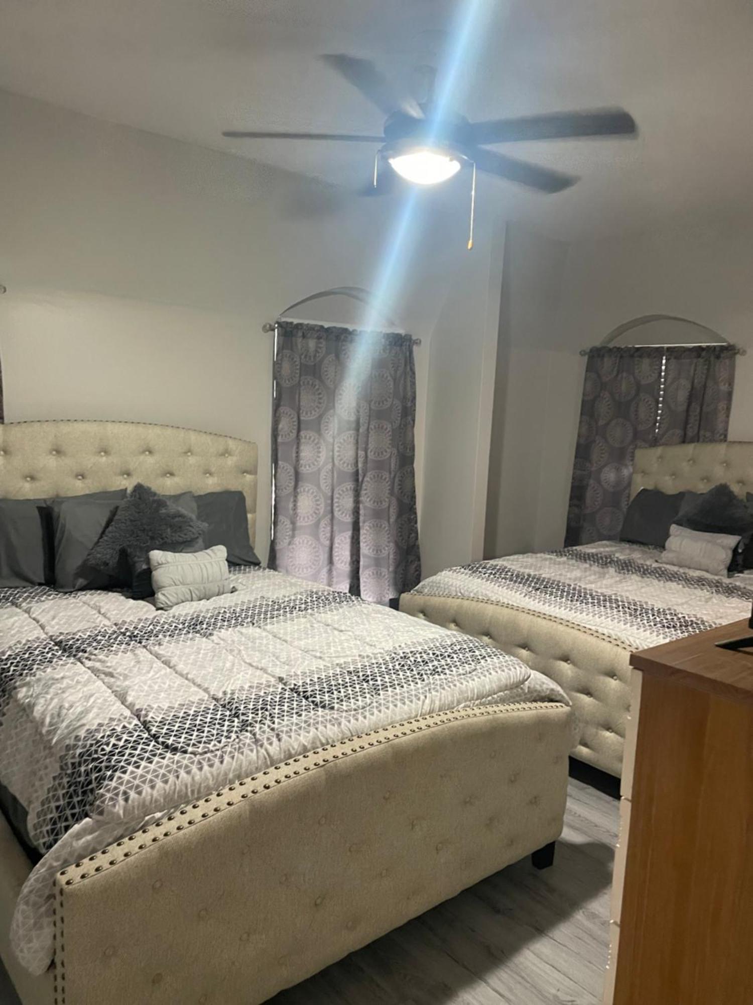Huge One Bedroom With 2 Queen Size Beds Houston Extérieur photo